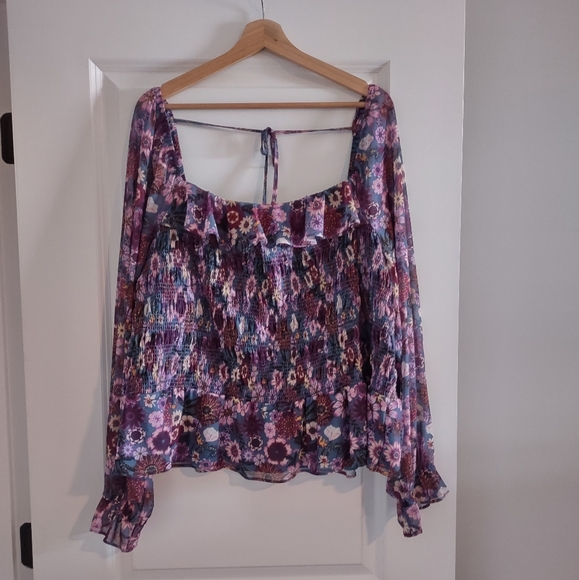 LC Lauren Conrad Smocked Floral Print Top NWT - Picture 2 of 15